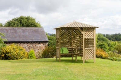 NEW BRIGHTON CORNER ARBOUR WOODEN PRESSURE TREATED (2.2 x 2.2 x 2.49m)